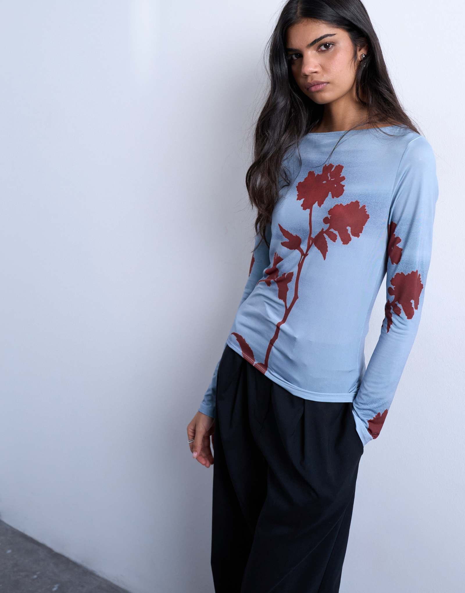 Топ с длинным рукавом из микрофибры с цветочным принтом Topshop синего цвета