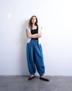 Mid rise balloon jean in mid blue