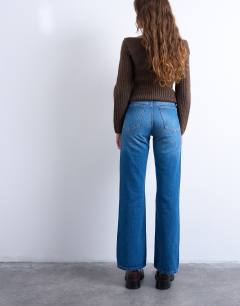 Model wearing Mid rise bootcut jean in mid blue