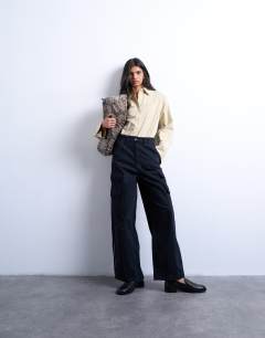 Mid rise cargo trousers in black