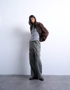 Mid rise cargo trousers in khaki