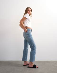 Mid rise comfort straight jean in bleach