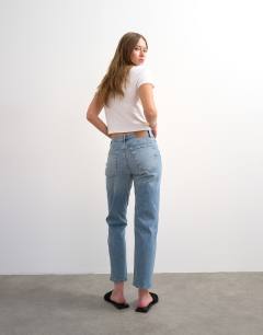 Model wearing Mid rise comfort straight jean in bleach
