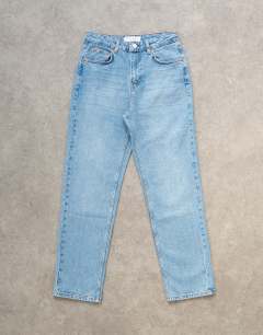 Model wearing Mid rise comfort straight jean in light bleach