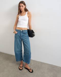 Model wearing Mid rise crop barrel jean in rich blue