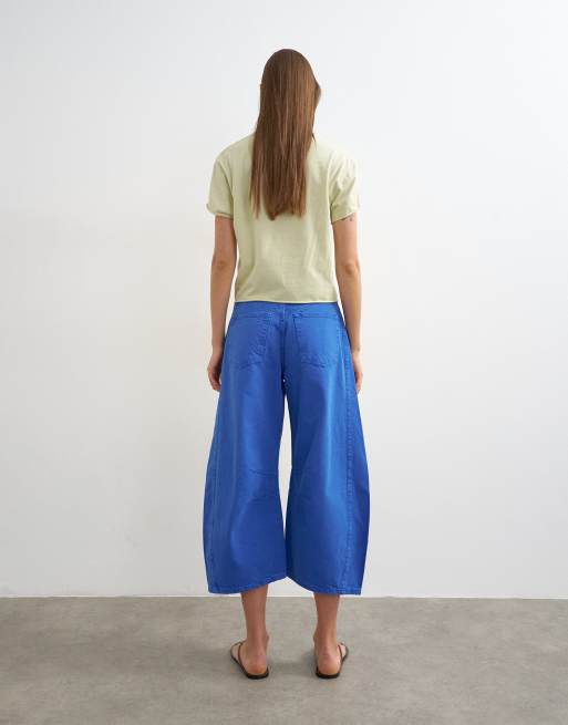 Topshop mid rise crop barrel jeans in cobalt blue, 4 of 8