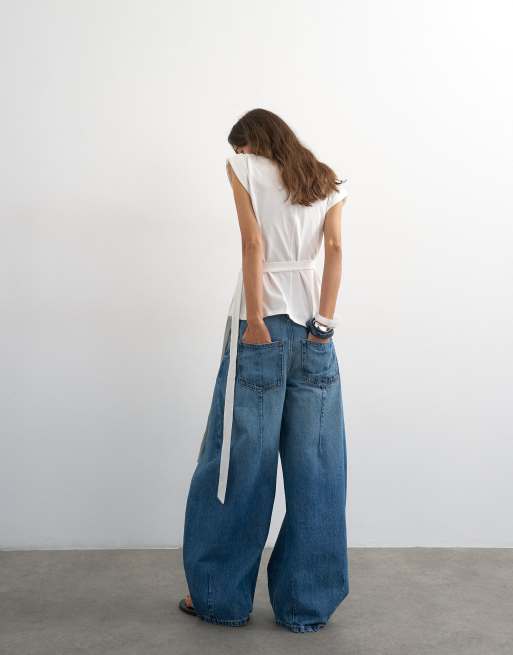 Topshop mid rise darted horseshoe barrel jean in mid blue, 3 of 5