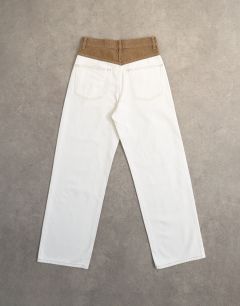 Model wearing Mid rise loose fit two-toned jean in ecru and brown