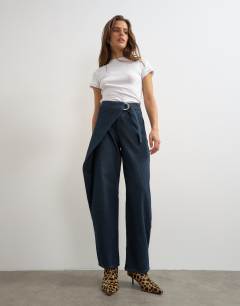 Mid rise overlap barrel jean in sulphur blue