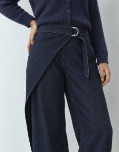Model wearing Mid rise overlap barrel jean in sulphur blue