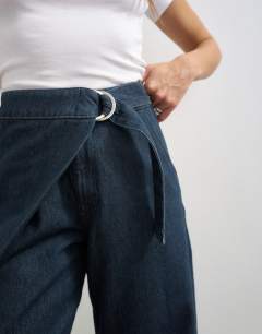Model wearing Mid rise overlap barrel jean in sulphur blue