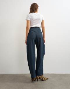 Model wearing Mid rise overlap barrel jean in sulphur blue