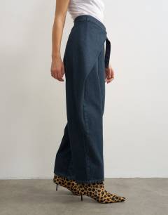 Model wearing Mid rise overlap barrel jean in sulphur blue