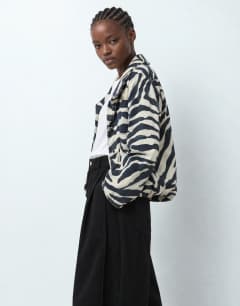 Model wearing Mid rise Side pleat balloon jean in clean black