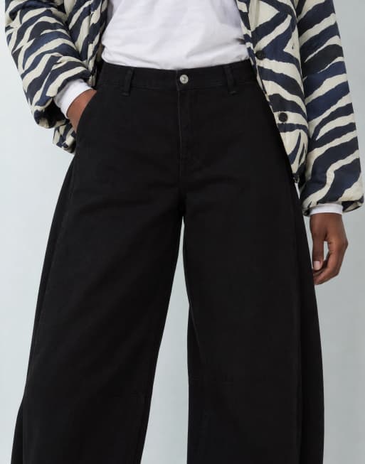 Topshop mid rise Side pleat balloon jean in clean black, 9 of 10