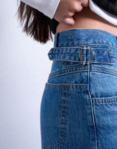 Model wearing Mid rise yoke front cinch jean in mid blue