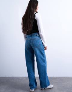 Model wearing Mid rise yoke front cinch jean in mid blue