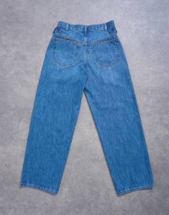 Model wearing Mid rise yoke front cinch jean in vintage blue