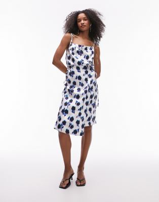 Topshop - Midi-Slipkleid mit eckigem Ausschnitt, Wickelschnürung und blauem Blumenmuster