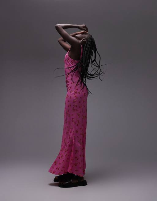 Topshop – Midi-Trägerkleid in Rosa mit Rosenmuster und ausgestelltem Saum