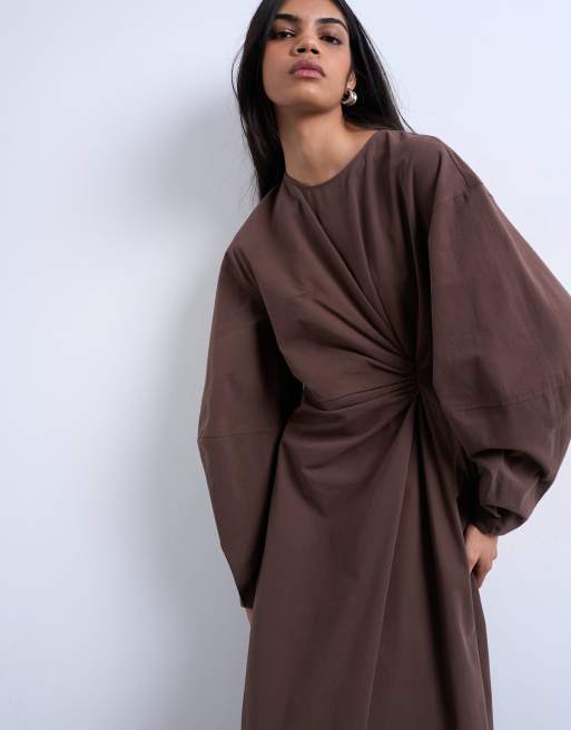 Topshop – Midikleid in Braun mit asymmetrischem Saum und Knotendesign, 2 von 4