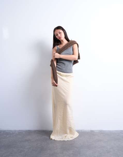 Topshop – Midirock aus superweichem Cupro in Buttermilchgelb mit Schrägschnitt, Kombiteil - view 1