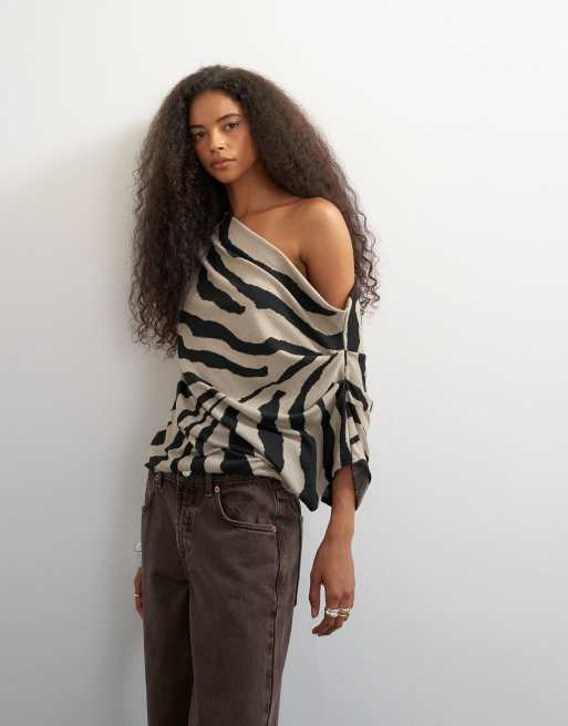 Topshop miękki top z drapowanym ramieniem we wzór zebry, 3 z 4