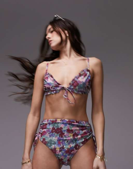 Topshop – Mieszaj i łącz – Góra od bikini z trójkątnymi miseczkami w rozmazany kwiatowy wzór z falbanką i wiązaniem z przodu