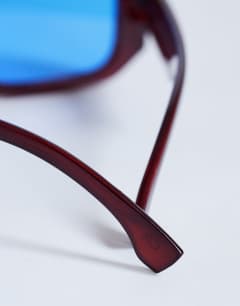 Model wearing Milan rectangle sunglasses in burgundy