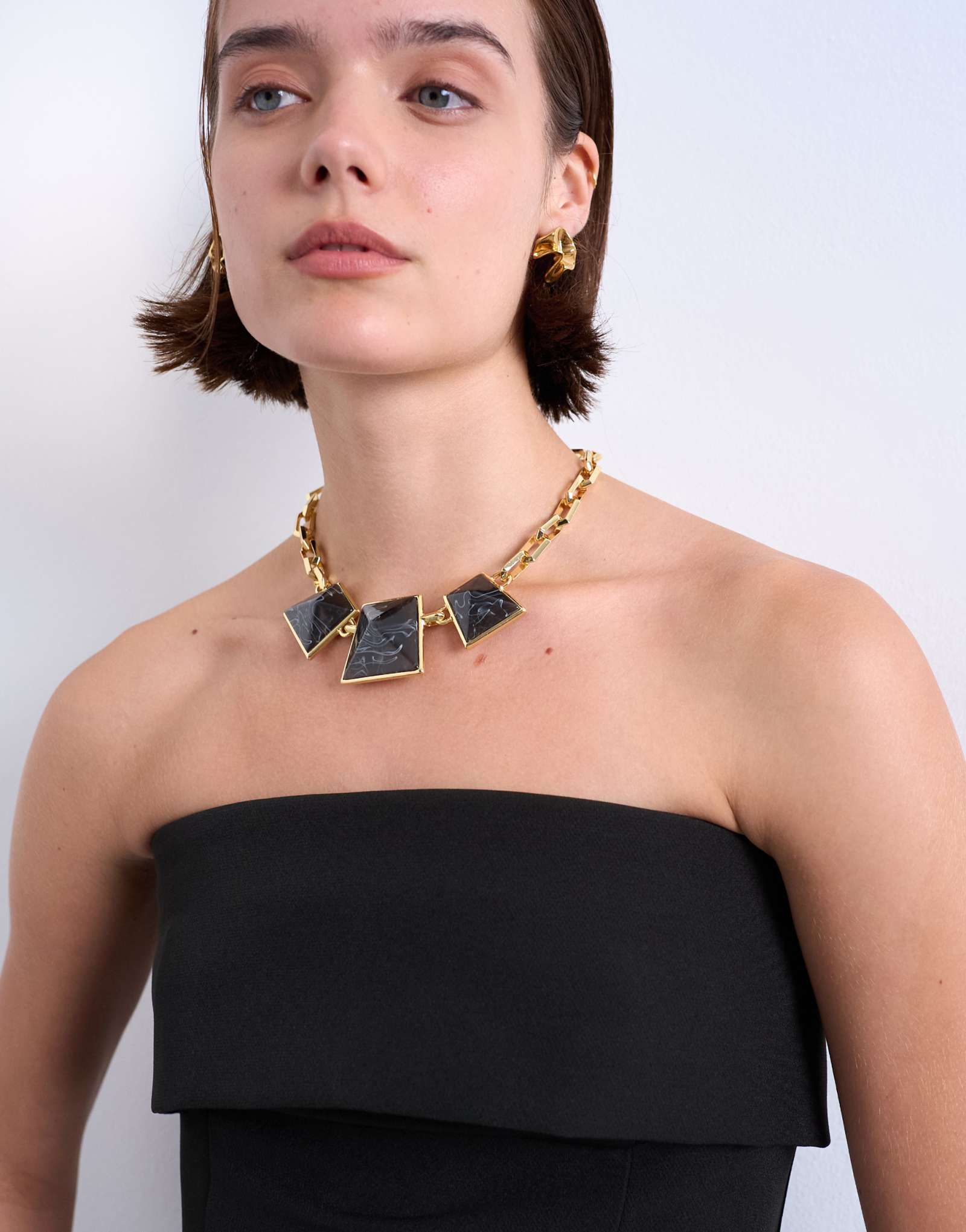 Эффектное колье Topshop Milo из золота и черного цвета