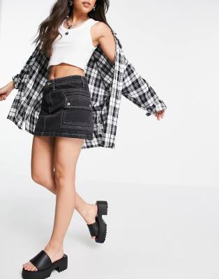 Topshop - Mini-Cargo-Jeansrock in verwaschenem Schwarz