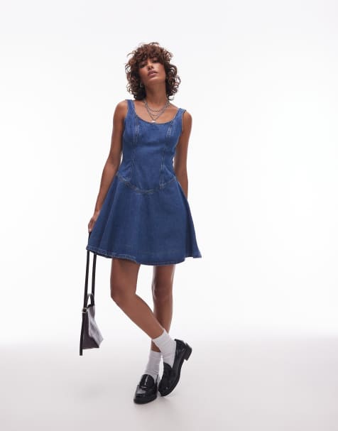 Topshop – Mini-Jeanskleid in Bleach-Waschung mit tiefer Taille und Trägern - view 1