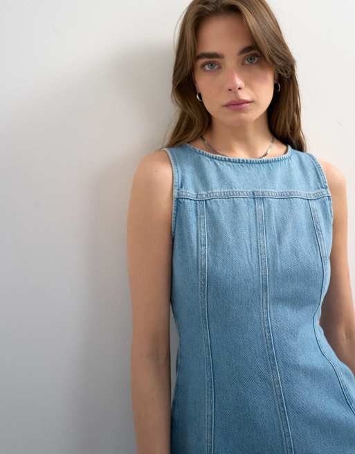 Topshop – Mini-Jeanskleid in Bleach-Waschung mit Ziernaht, 4 von 4