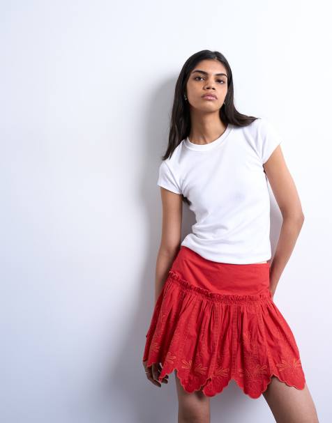 Topshop - Mini-jupe à motifs ajourés et bords festonnés - Rouge - view 1