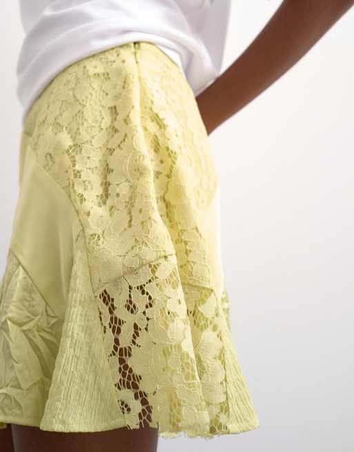 Topshop - Mini-jupe fluide en satin et tissus variés - Citron vert pâle, 4 de 5