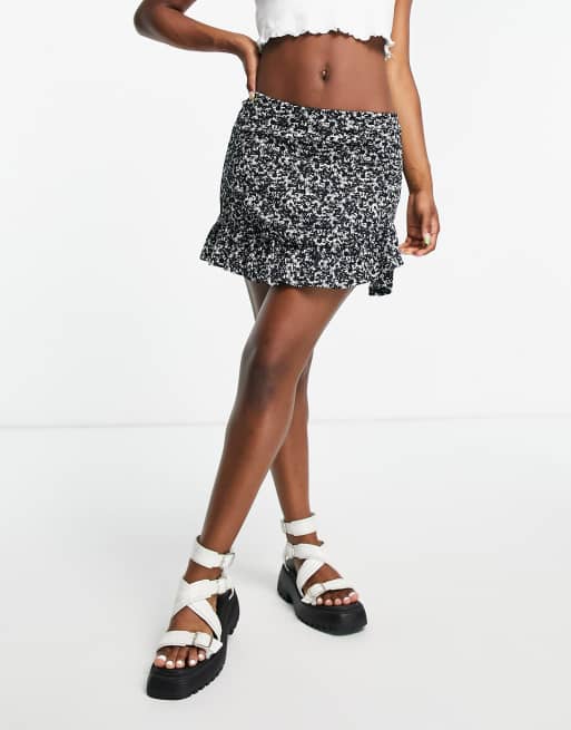 Topshop - Mini-jupe virevoltante en jersey fleuri - Noir et blanc, 3 de 4
