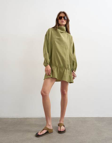 Topshop - Mini jurk van cupro met opstaande boord, verlaagde taille en lange mouwen in kaki - view 1