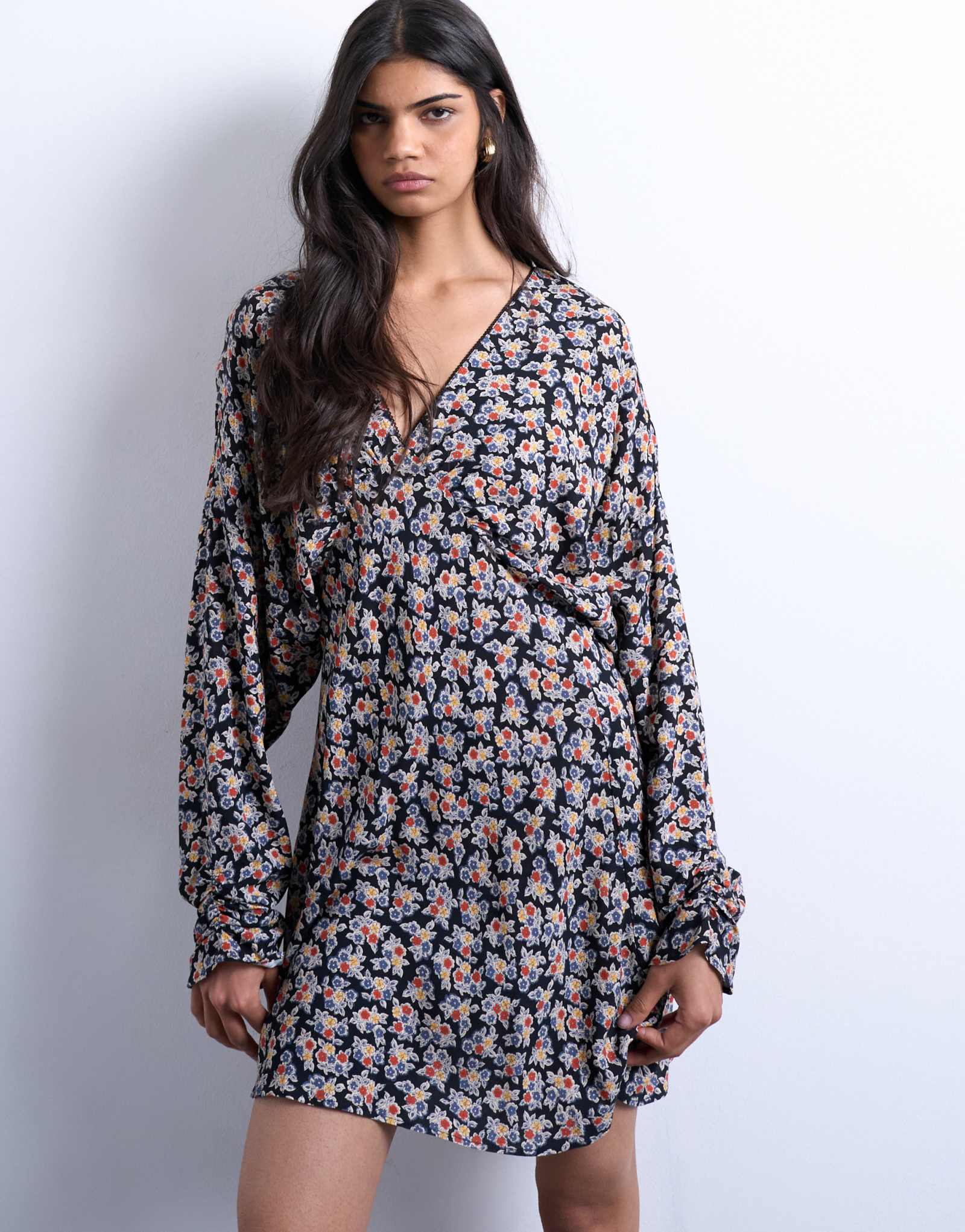Мини-платье для чаепития Topshop с длинным рукавом и цветочным принтом