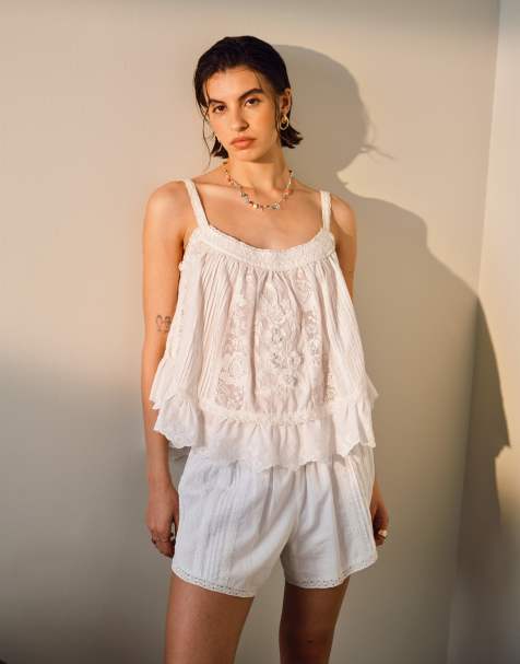 Topshop - Mini short met broderie in wit, deel van co-ord set - view 1
