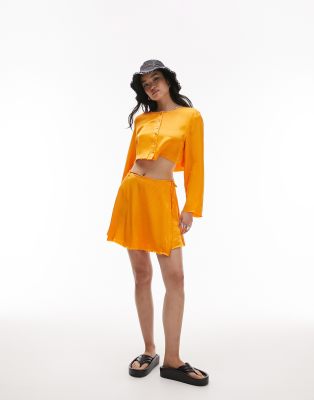 Topshop - Mini-Wickelrock aus Satin in Orange mit ungesäumten Kanten, Kombiteil