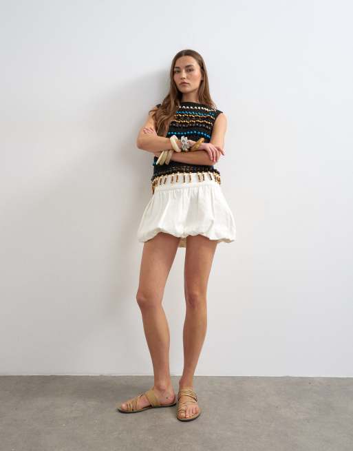 Topshop - Minifalda vaquera color hueso con bajo abullonado, 1 de 5