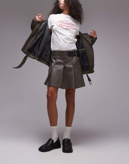 Topshop - Minigonna in pelle sintetica a pieghe marrone scuro slavato a vita bassa