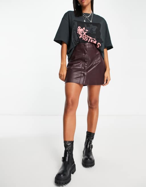 Topshop - Minigonna in pelle sintetica bordeaux con bottoni e cuciture