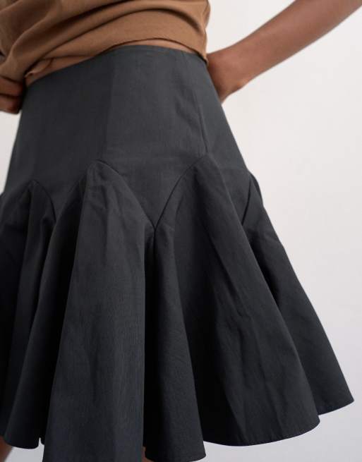 Topshop - Minigonna nera con fondo arrotondato con godet, 3 di 5