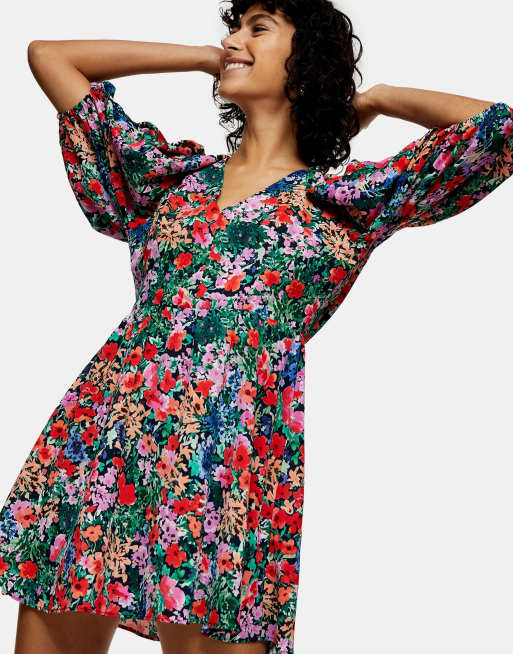 Topshop - Minikjole med v-hals og pufærmer i farvestrålende blomstermønster