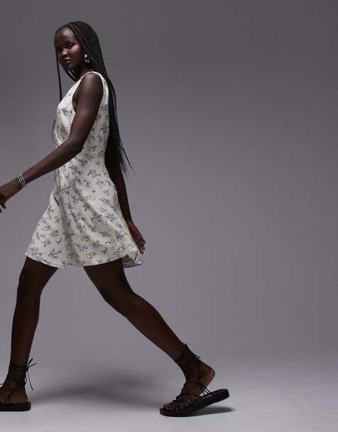 Topshop – Minikleid in Elfenbeinweiß mit Blumenmuster und V-Ausschnitt - view 1