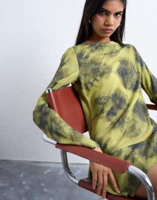 Topshop - Minikleid in Grün mit U-Boot-Ausschnitt und verschwommenem Print