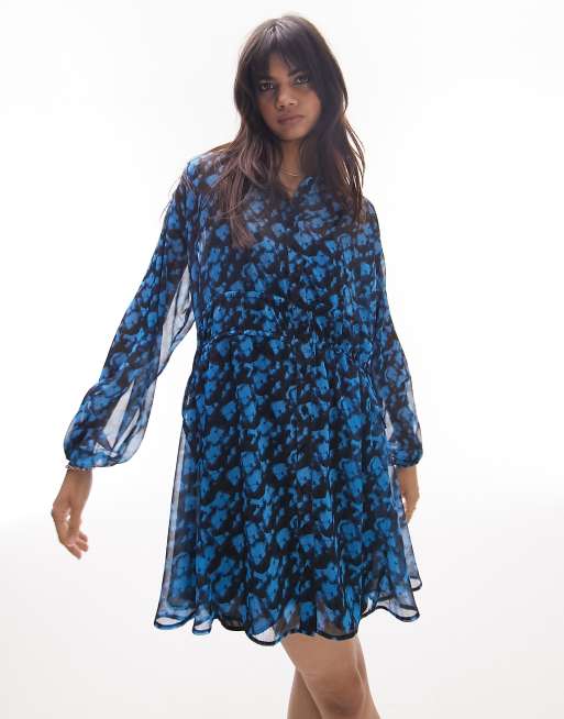 Topshop – Minikleid zum Reinschlüpfen mit Tunnelzug, Knopfleiste und blauem Blumenmuster