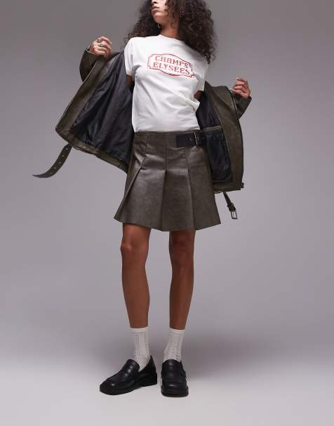 Topshop – Minirock aus Kunstleder in verwaschenem Dunkelbraun mit Falten und niedrigem Bund - view 1
