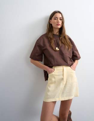 Topshop - Minirock aus superweichem Cupro in Buttermilchgelb